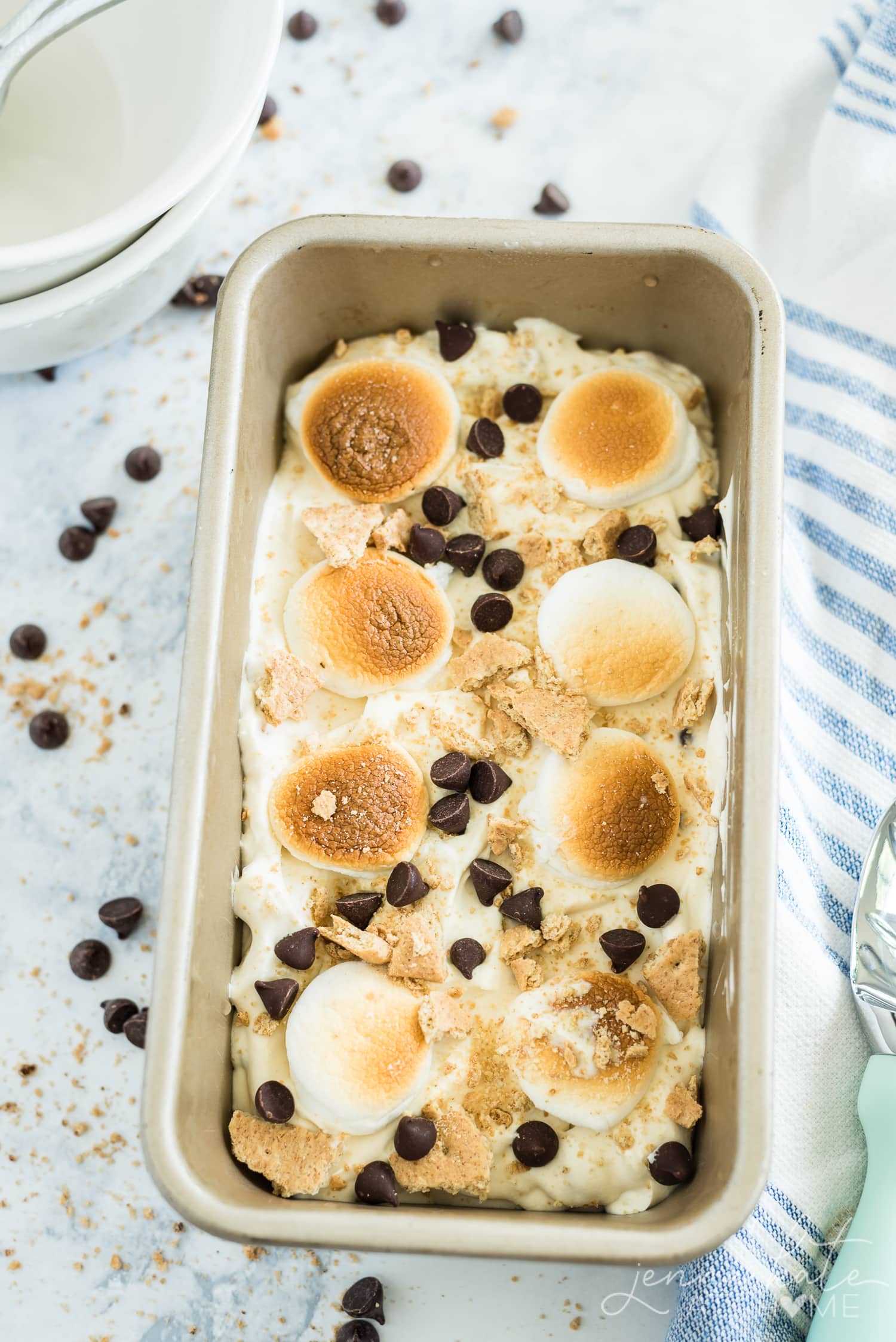 No churn s'mores ice cream with roasted marshmallow topping